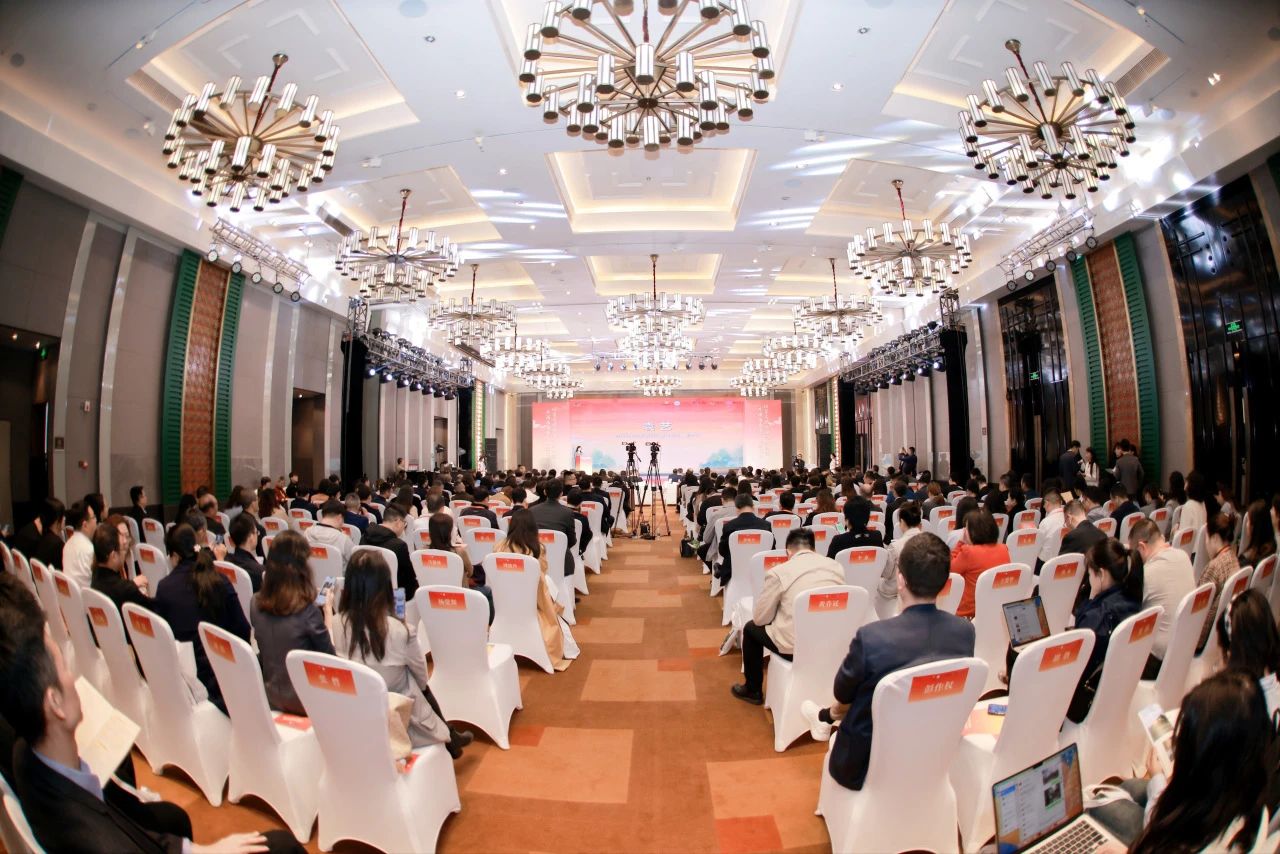 川渝文化旅游企业联盟、四川省文化旅游企业联盟2023年会在蓉开幕 游勇主持活动开幕式