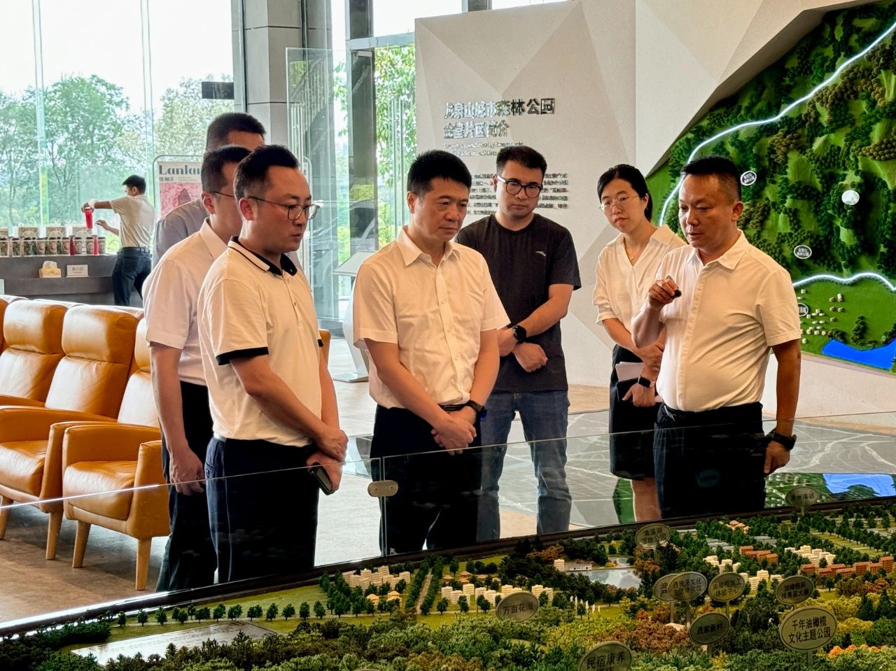 省尊龙凯时集团党委书记、董事长游勇带队赴聚峰谷项目开展汛期安全生产检查并调研生产经营情况