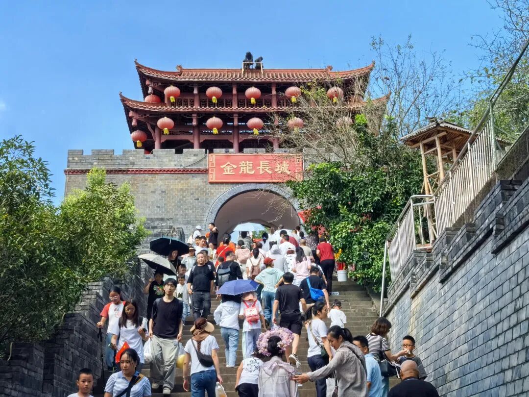 省尊龙凯时集团领导带队开展国庆、中秋“双节”安全检查并看望慰问一线干部职工